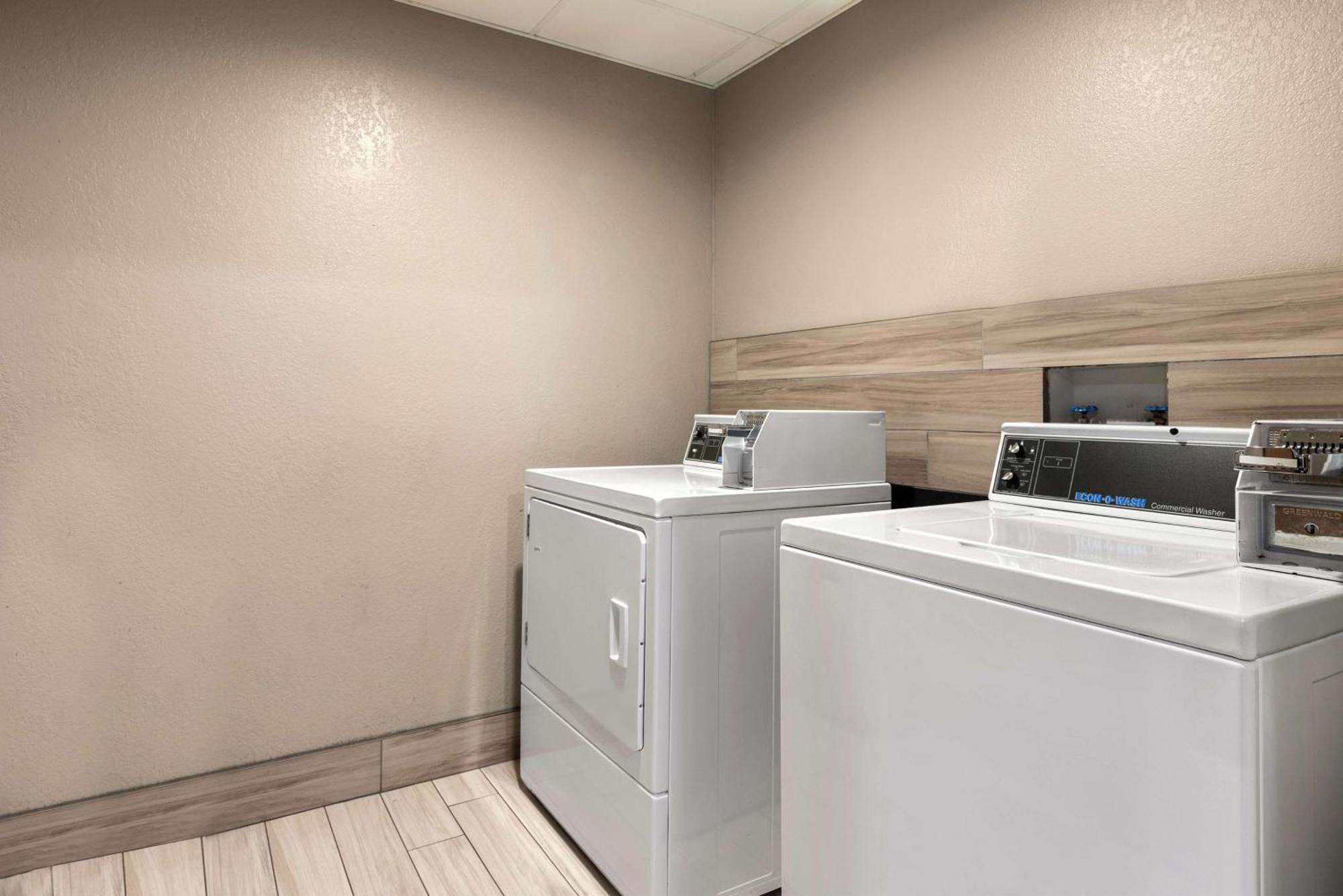 Surestay Plus Hotel By Best Western Tulsa East Eksteriør billede
