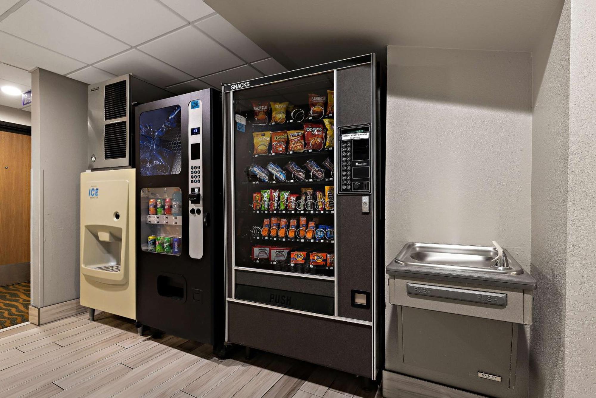 Surestay Plus Hotel By Best Western Tulsa East Eksteriør billede