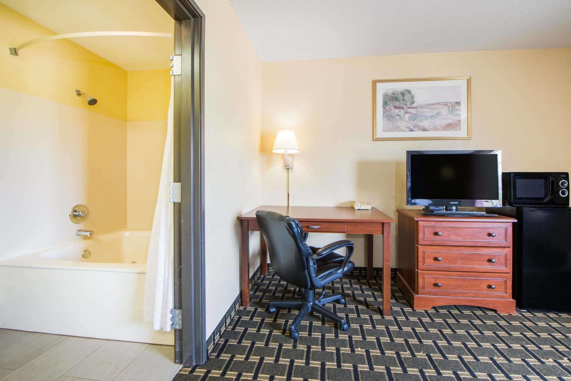 Surestay Plus Hotel By Best Western Tulsa East Eksteriør billede