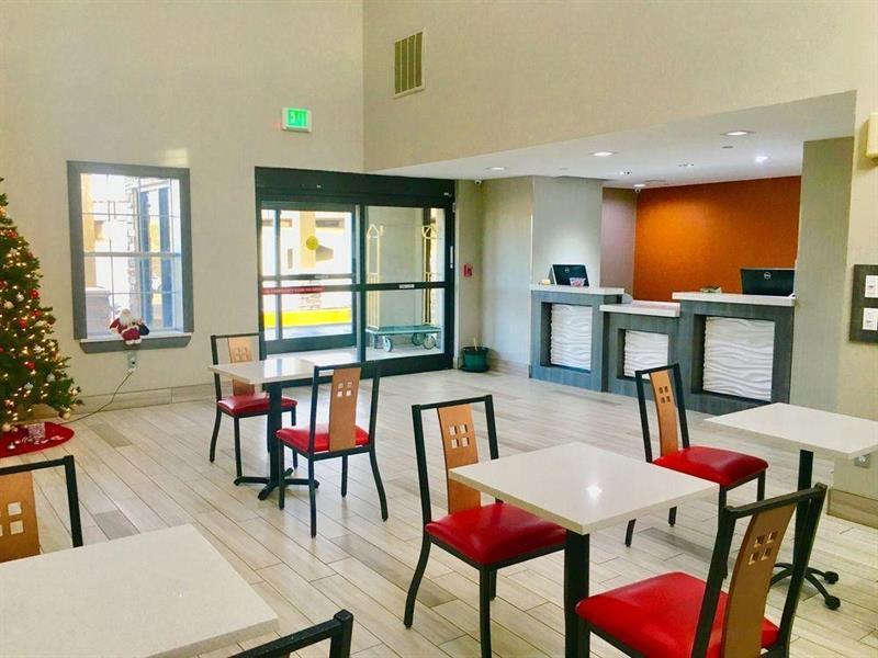 Surestay Plus Hotel By Best Western Tulsa East Eksteriør billede
